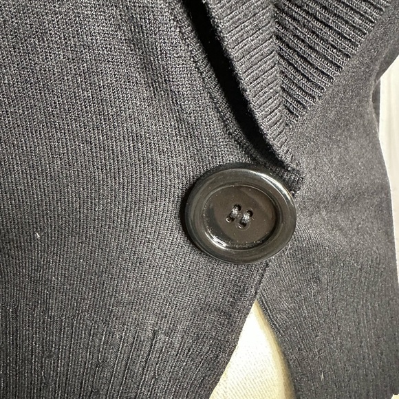 Cable & Gauge Black Single Button Long Sleeve Cardigan (695) - Picture 6 of 12